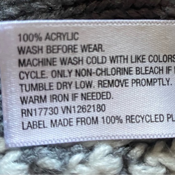 COPY - OSHKOSH-SWEATER PONCHO-3T - Picture 7 of 7